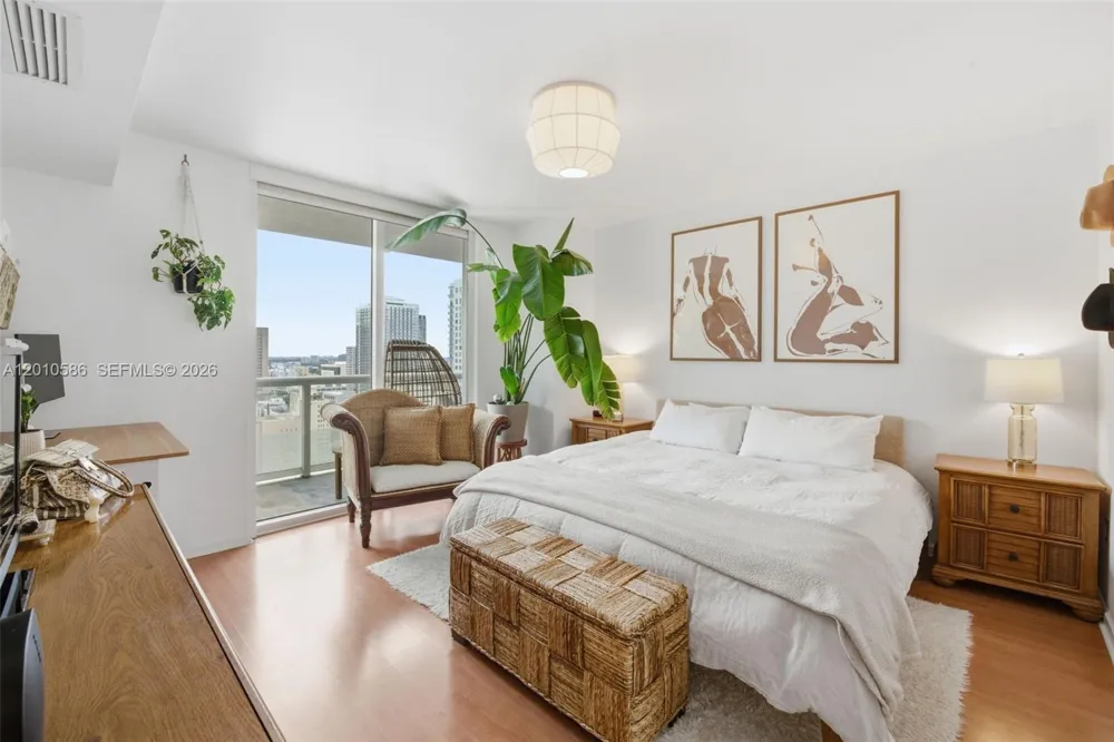 50 Biscayne Blvd #2911 Miami, FL 33132
