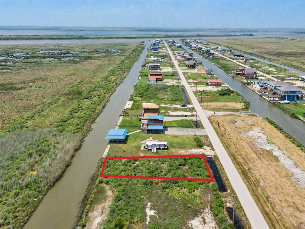 1263 Van Sant Gilchrist, TX 77617
