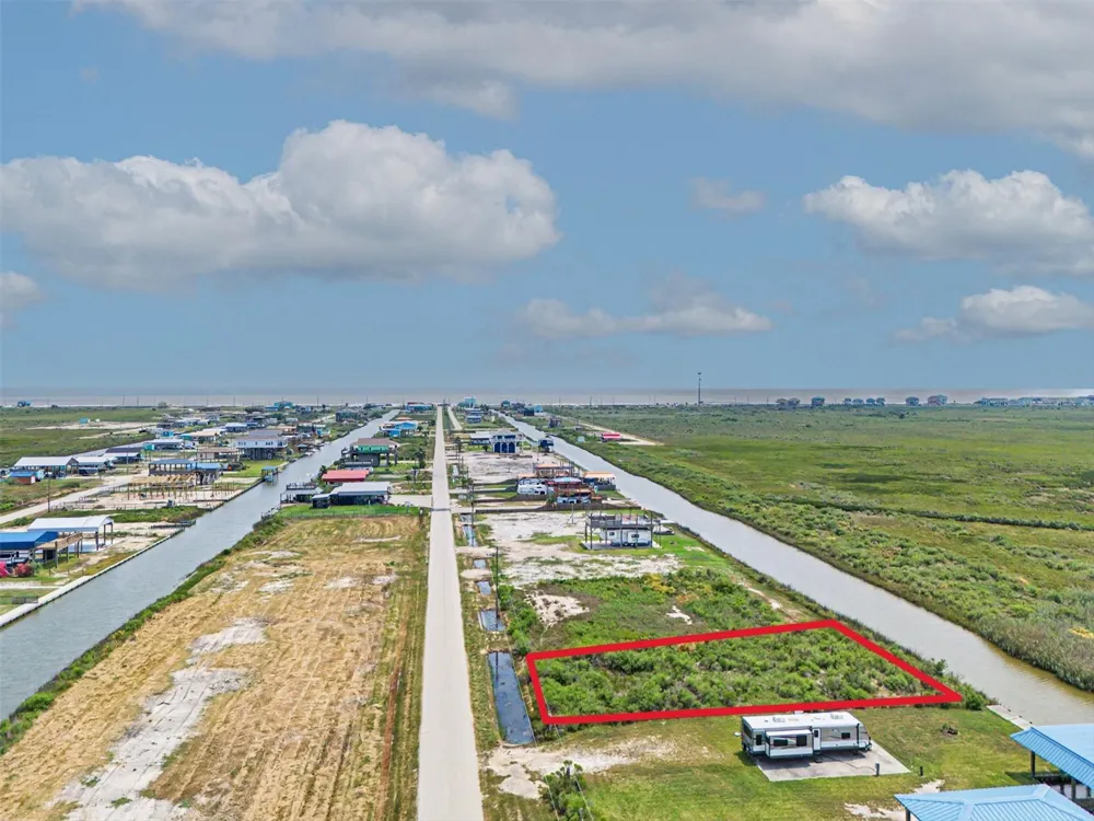 1263 Van Sant Gilchrist, TX 77617