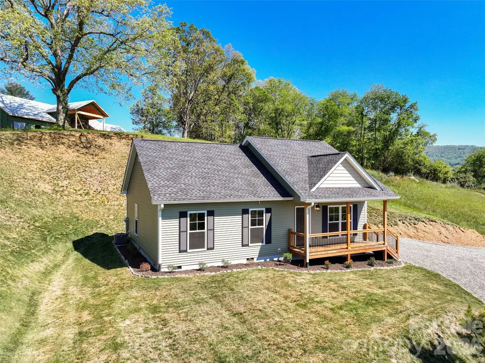 373 Barefoot Ridge Clyde, NC 28721