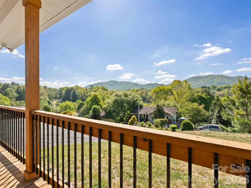 373 Barefoot Ridge Clyde, NC 28721