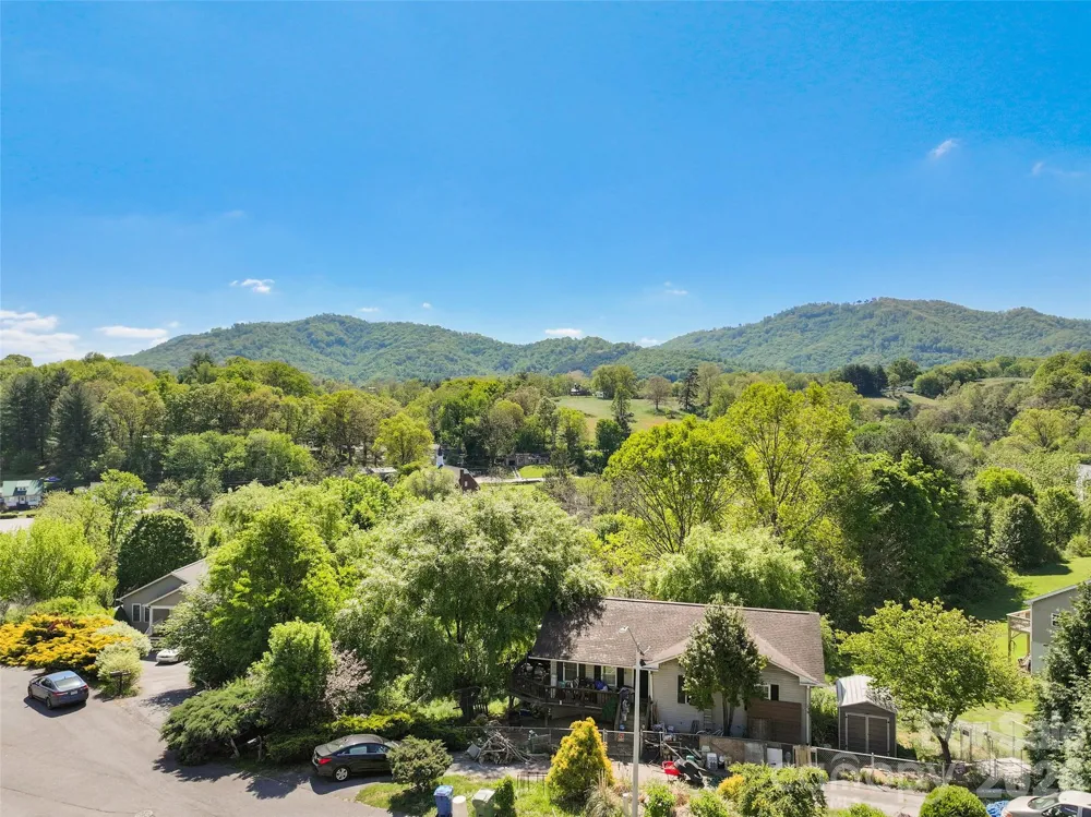 373 Barefoot Ridge Clyde, NC 28721