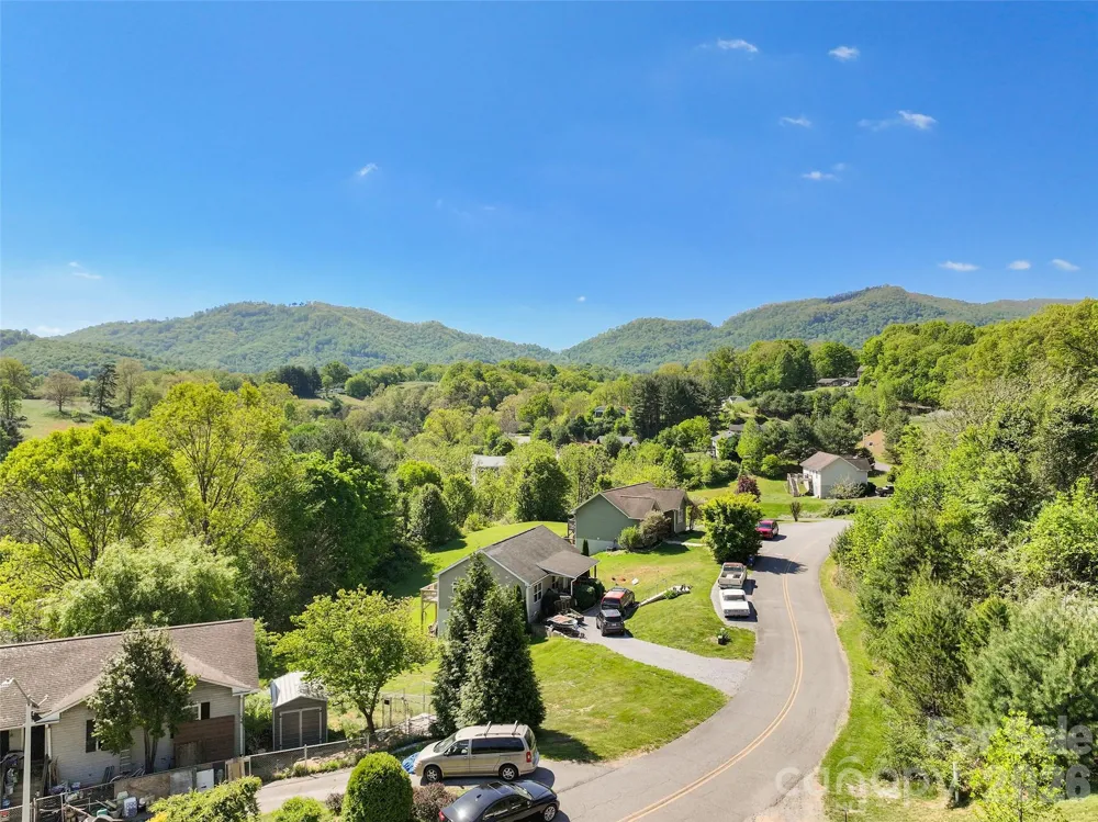 373 Barefoot Ridge Clyde, NC 28721