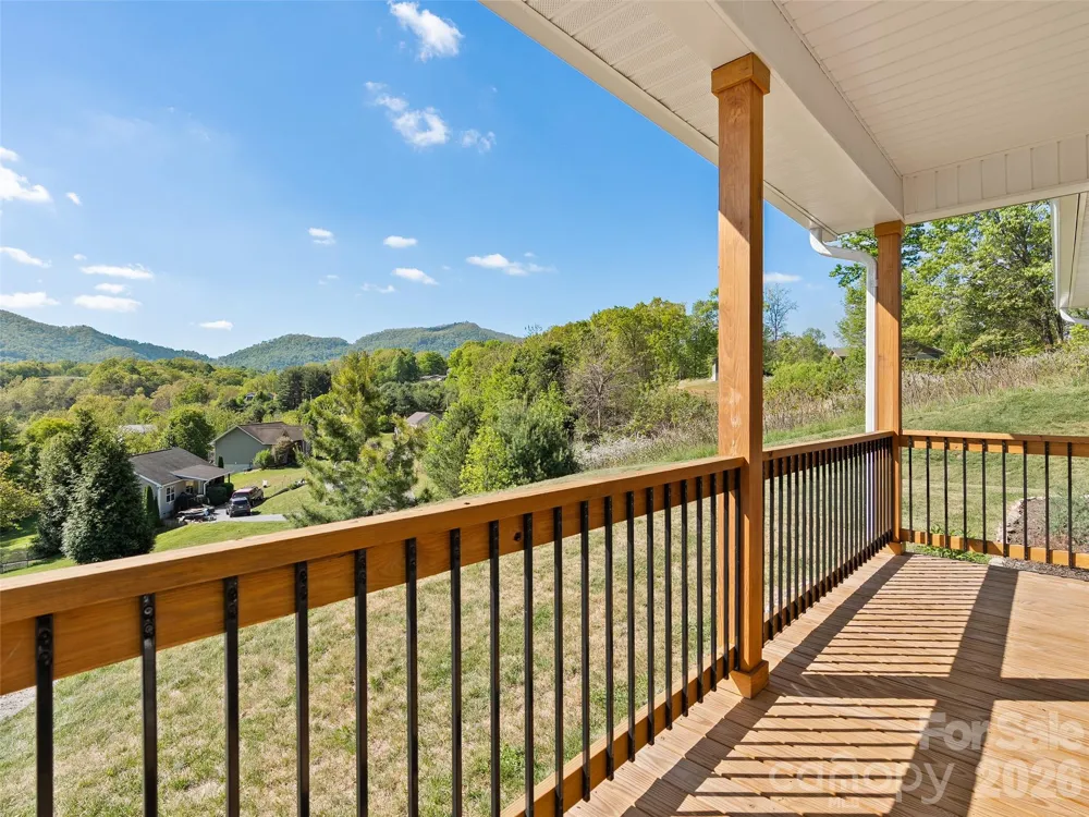 373 Barefoot Ridge Clyde, NC 28721
