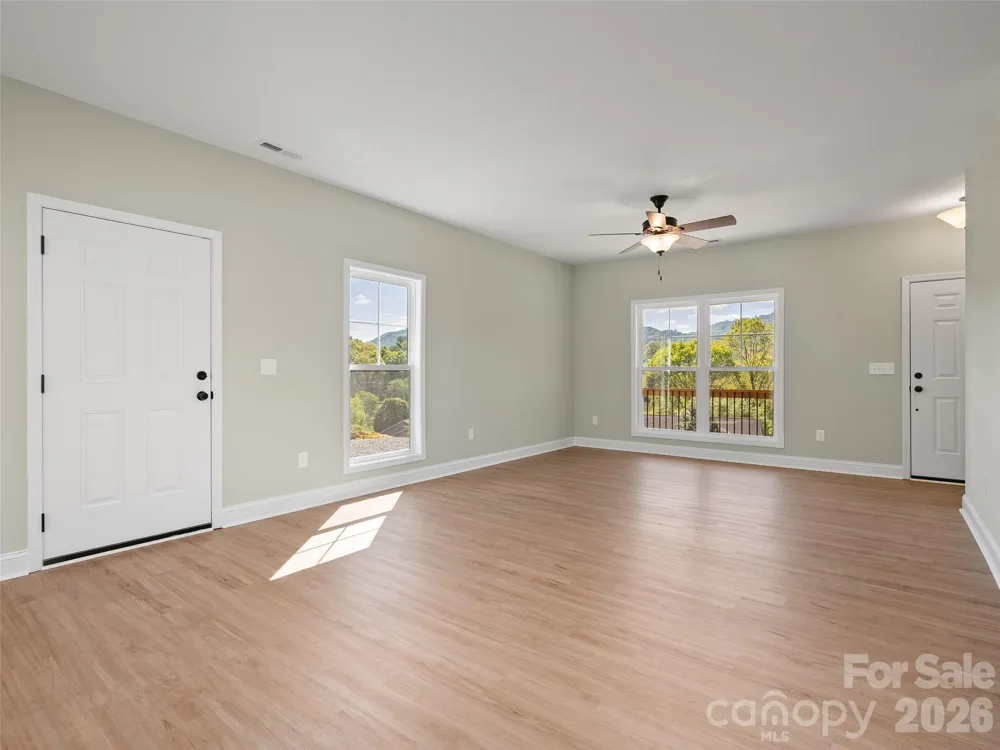 373 Barefoot Ridge Clyde, NC 28721