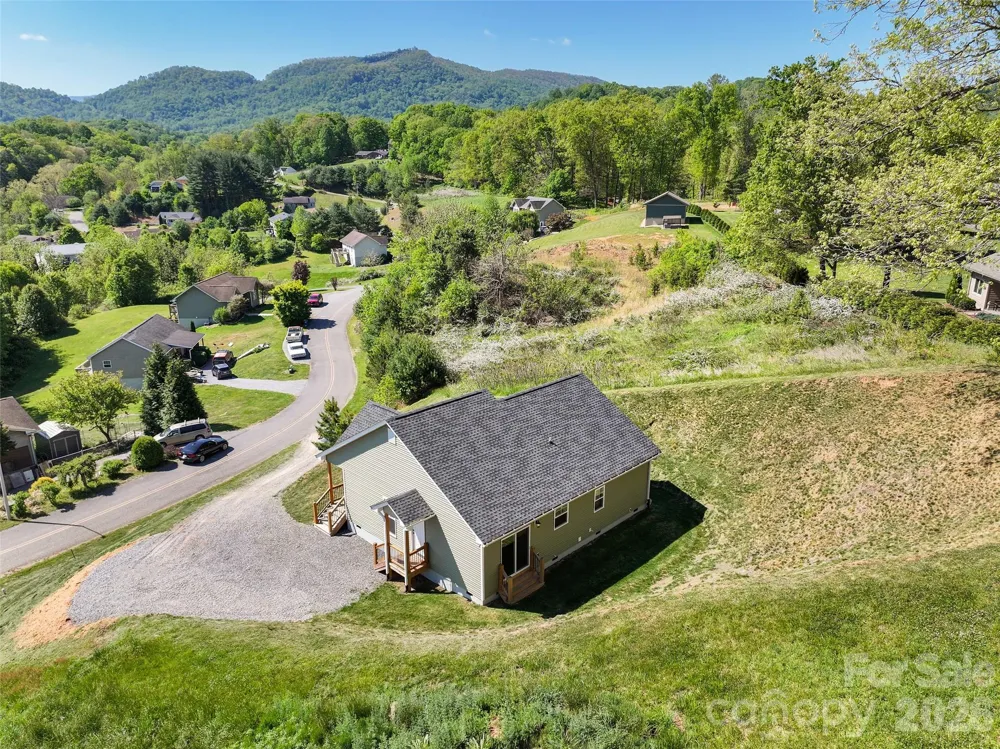 373 Barefoot Ridge Clyde, NC 28721