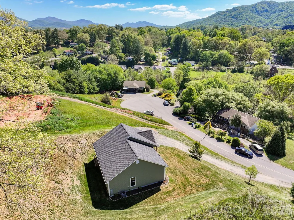 373 Barefoot Ridge Clyde, NC 28721