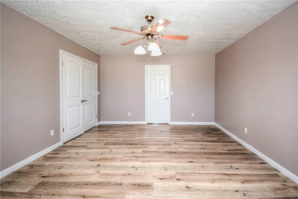 11020 Lantry Oak Hills, CA 92344
