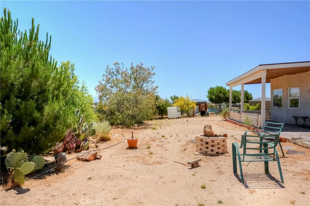 11020 Lantry Oak Hills, CA 92344
