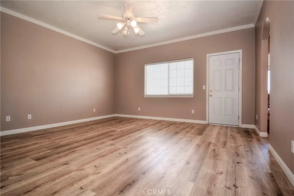 11020 Lantry Oak Hills, CA 92344
