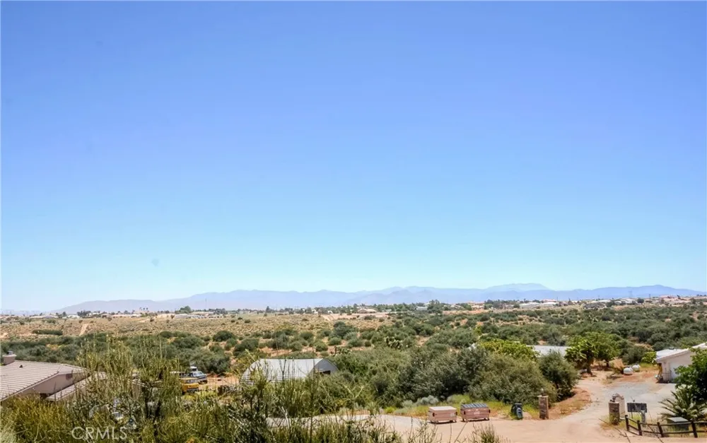 11020 Lantry Oak Hills, CA 92344