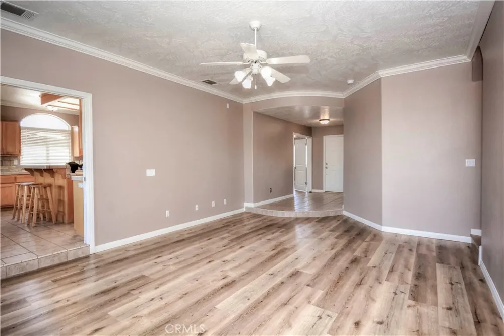 11020 Lantry Oak Hills, CA 92344