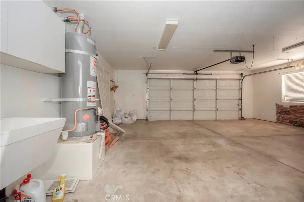 11020 Lantry Oak Hills, CA 92344
