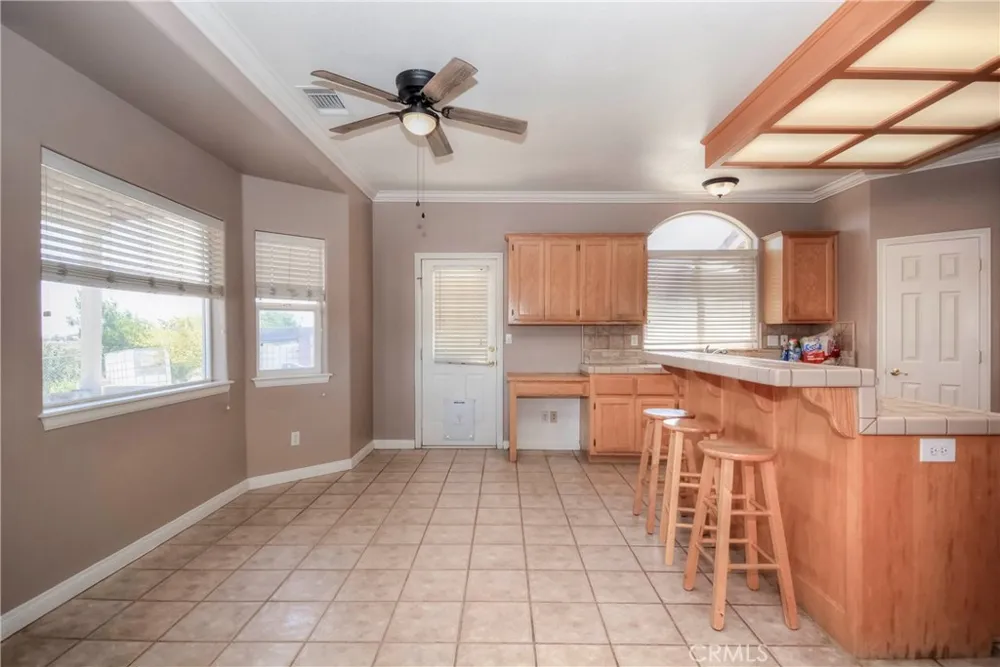 11020 Lantry Oak Hills, CA 92344