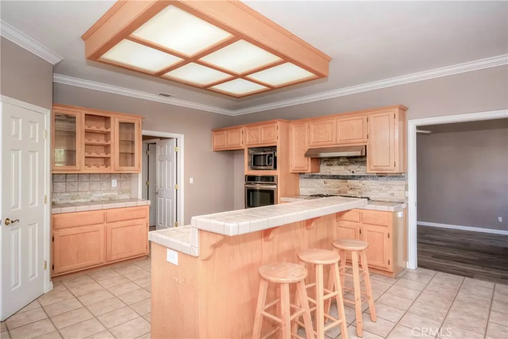 11020 Lantry Oak Hills, CA 92344