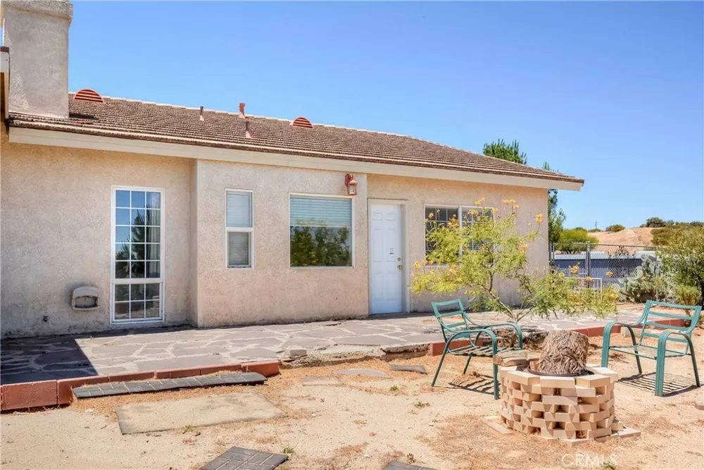 11020 Lantry Oak Hills, CA 92344