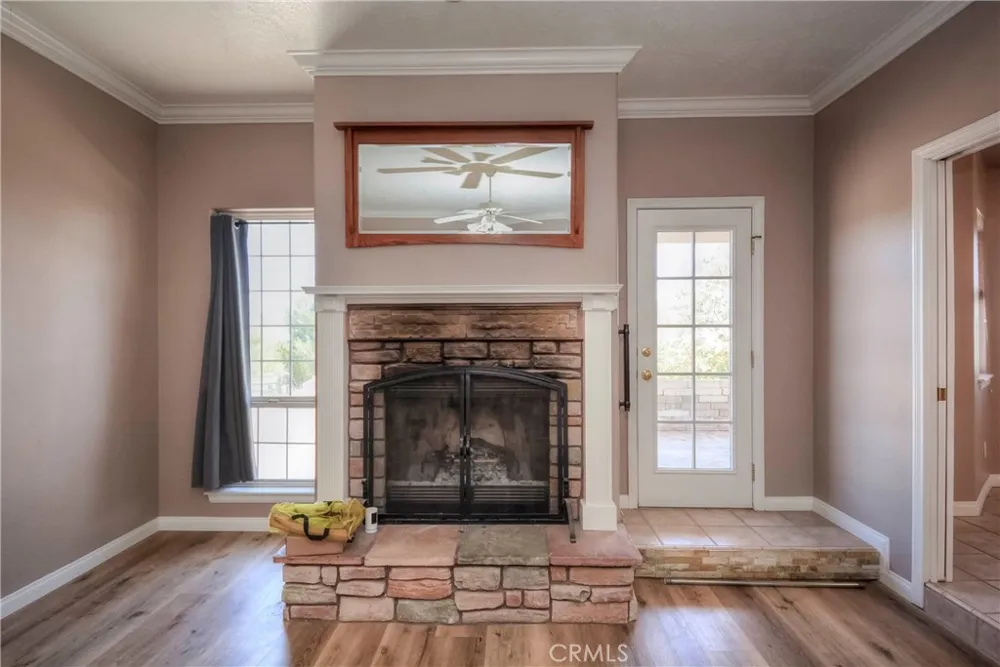 11020 Lantry Oak Hills, CA 92344