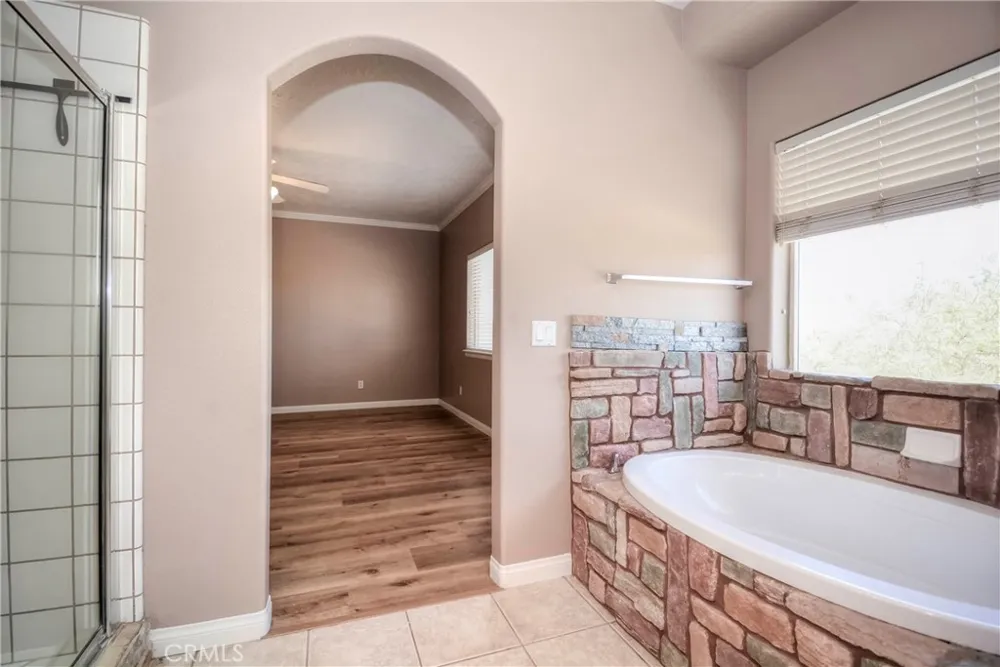 11020 Lantry Oak Hills, CA 92344