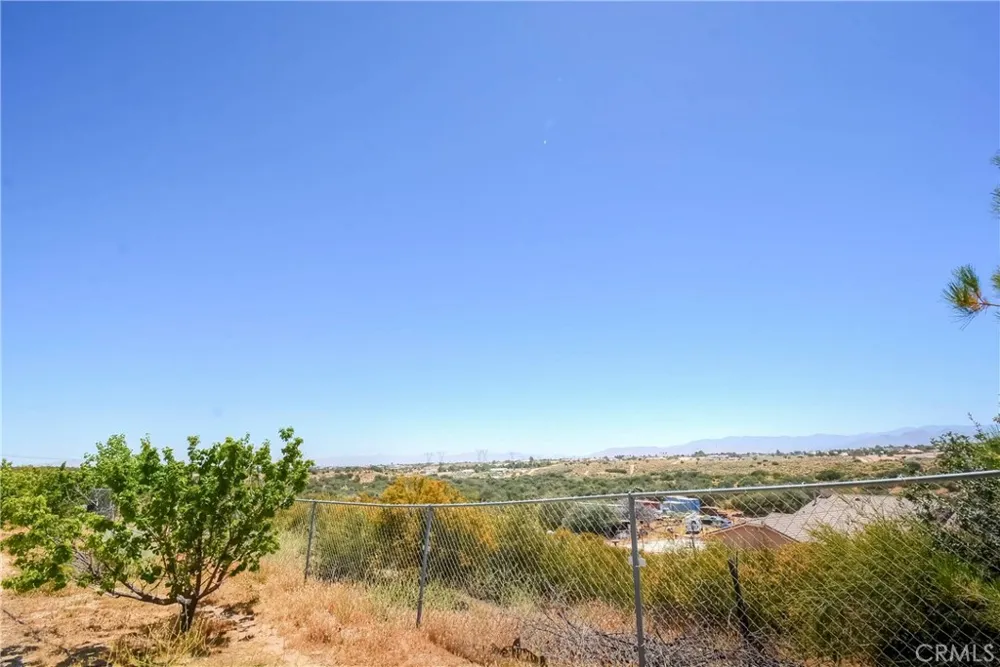 11020 Lantry Oak Hills, CA 92344