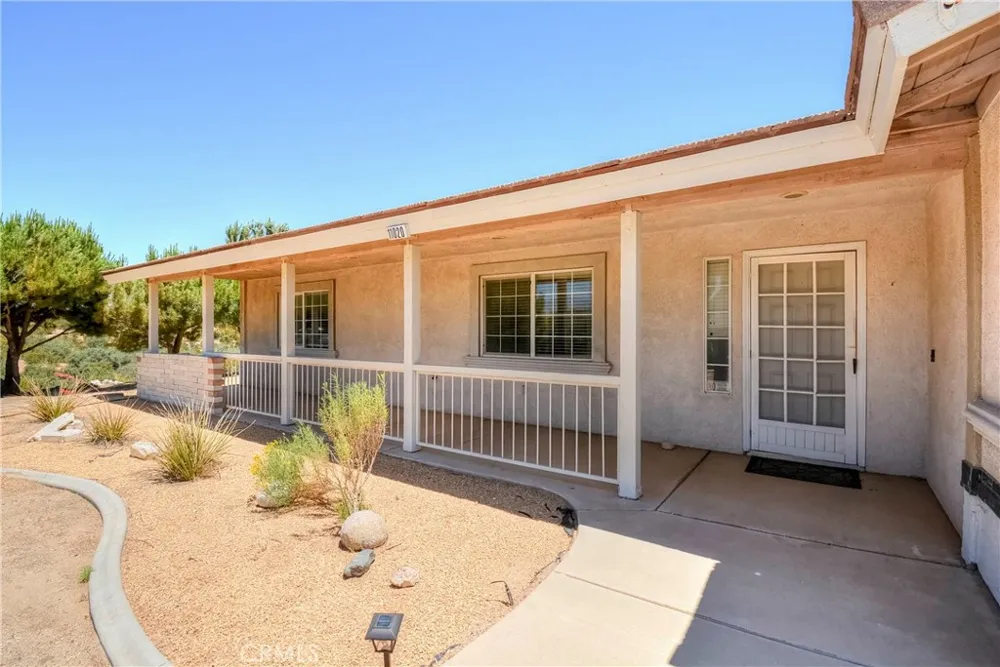 11020 Lantry Oak Hills, CA 92344