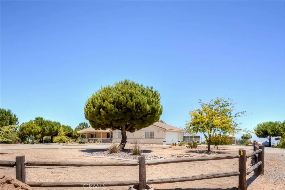 11020 Lantry Oak Hills, CA 92344