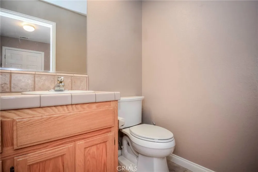 11020 Lantry Oak Hills, CA 92344