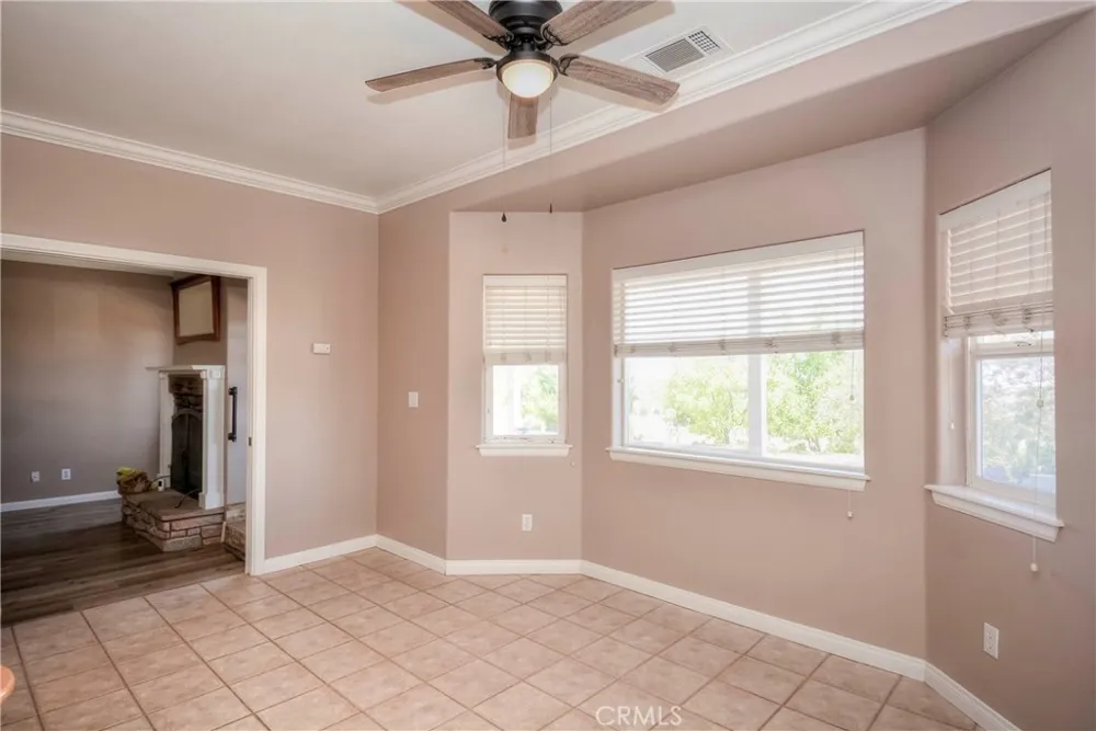 11020 Lantry Oak Hills, CA 92344