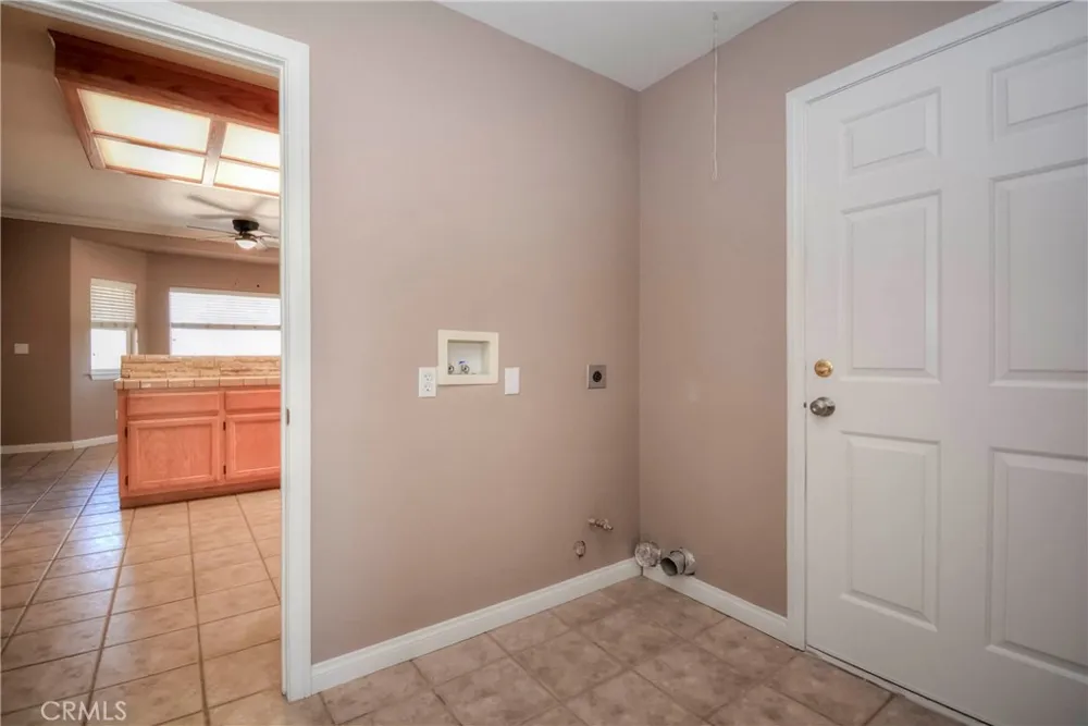 11020 Lantry Oak Hills, CA 92344