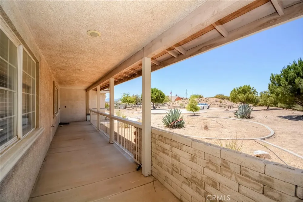 11020 Lantry Oak Hills, CA 92344