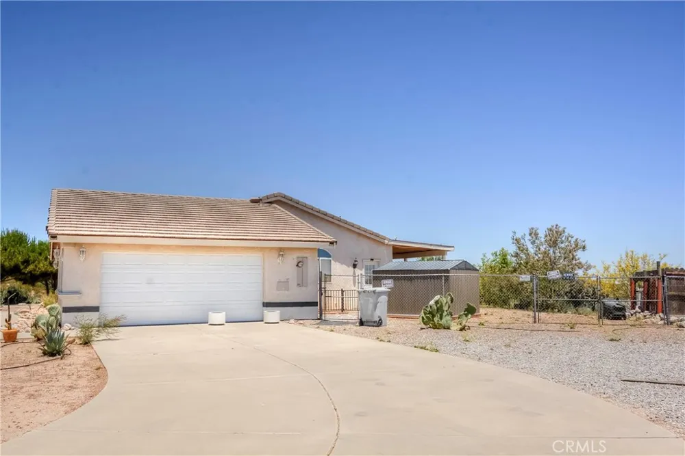 11020 Lantry Oak Hills, CA 92344