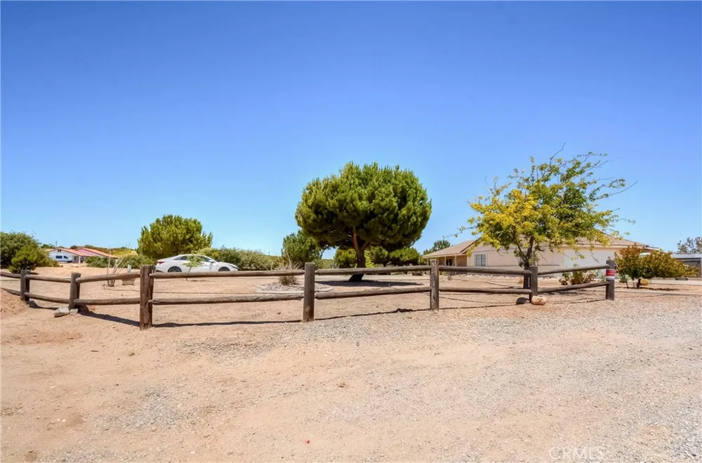 11020 Lantry Oak Hills, CA 92344