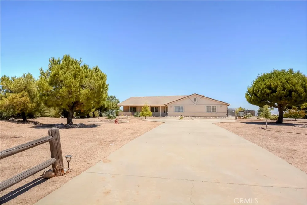 11020 Lantry Oak Hills, CA 92344