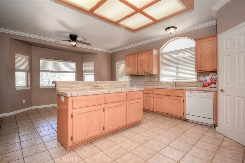11020 Lantry Oak Hills, CA 92344