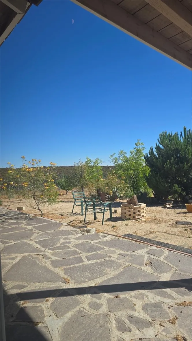 11020 Lantry Oak Hills, CA 92344