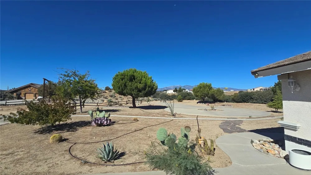 11020 Lantry Oak Hills, CA 92344