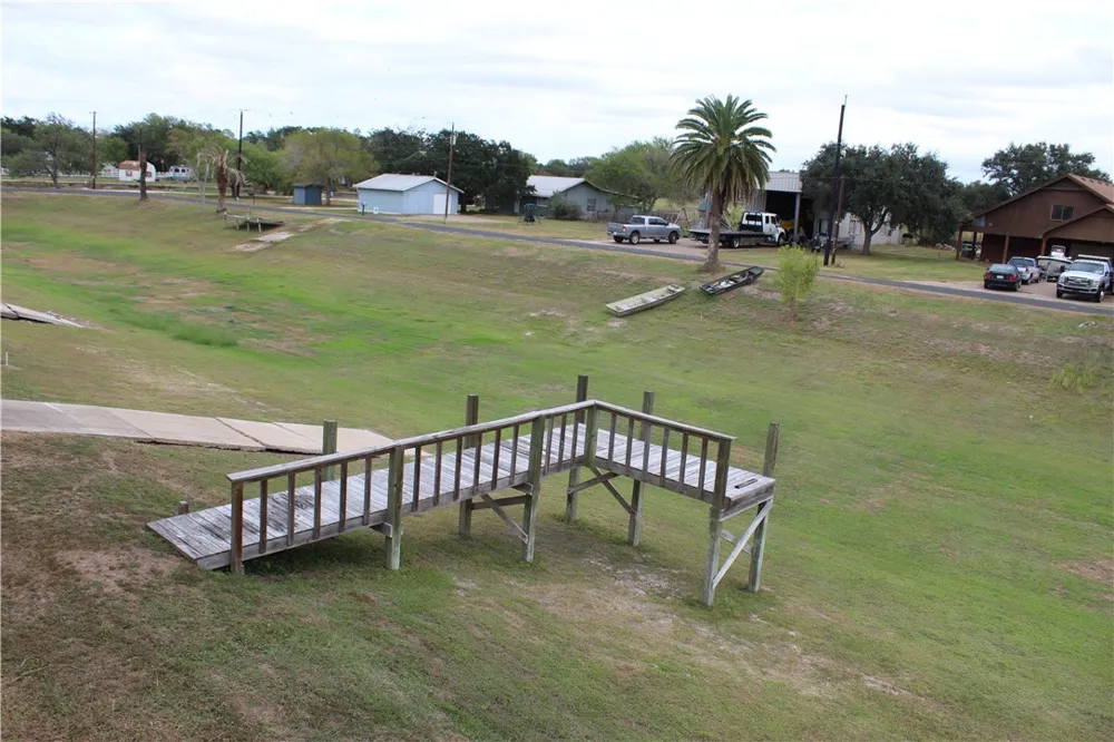 125 Lagarto Ferry Mathis, TX 78368