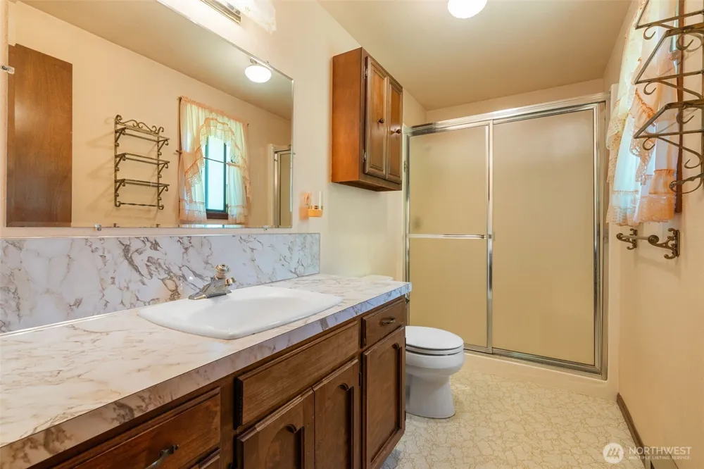334 Burchett Road Onalaska, WA 98570