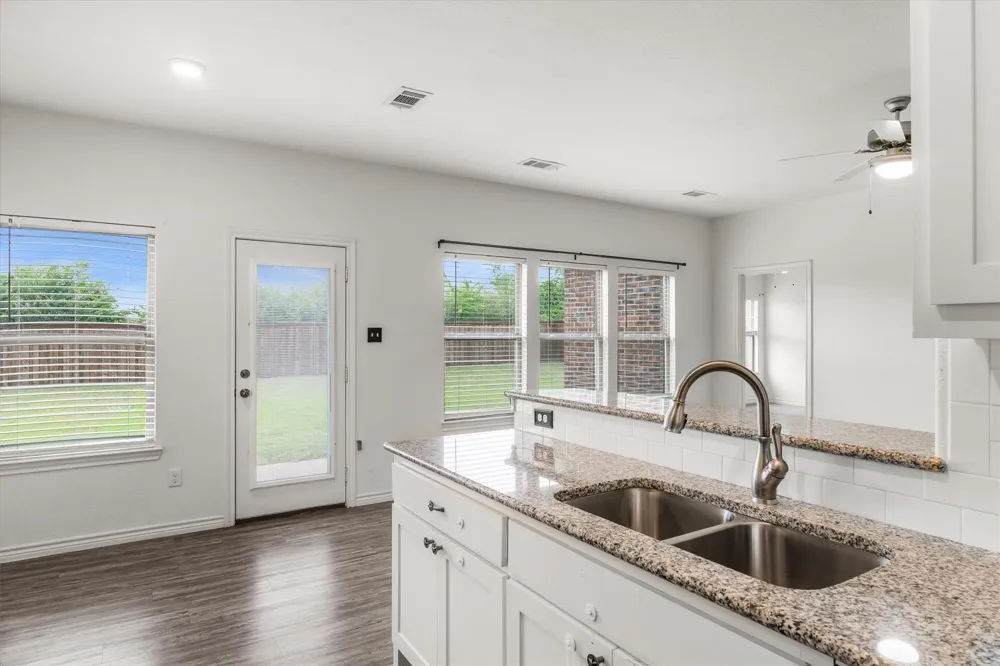 2422 Abigail Lane Mabank, TX 75147