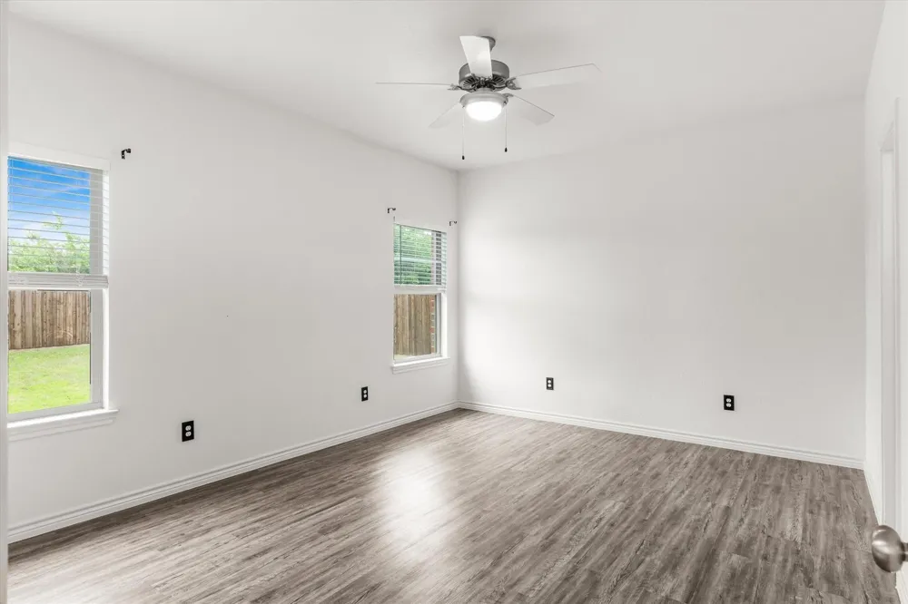 2422 Abigail Lane Mabank, TX 75147