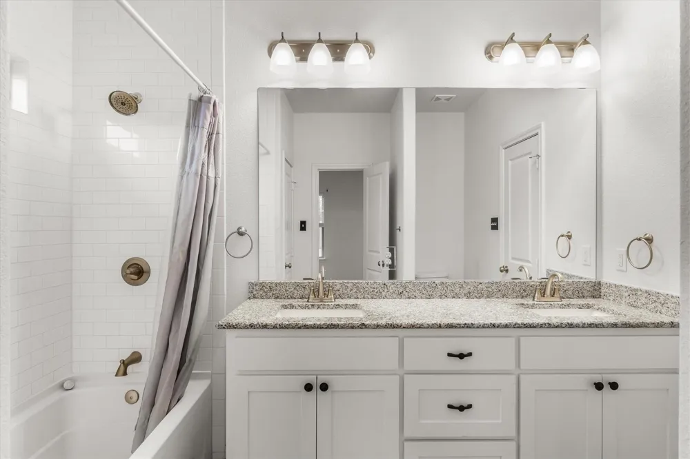 2422 Abigail Lane Mabank, TX 75147