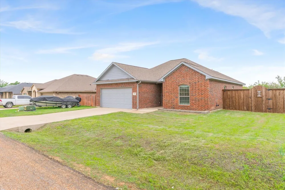2422 Abigail Lane Mabank, TX 75147