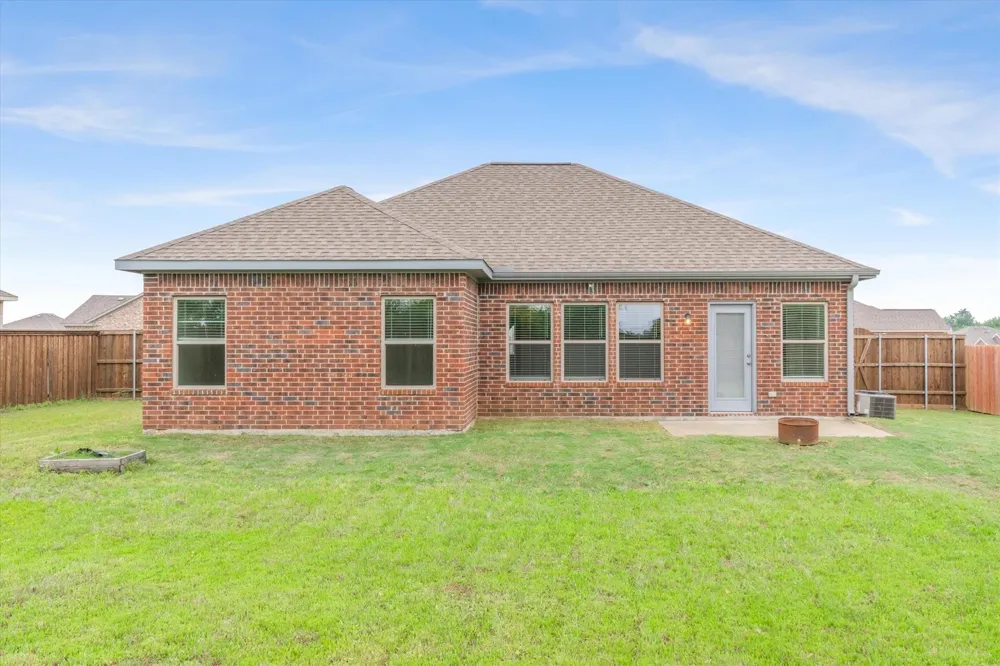 2422 Abigail Lane Mabank, TX 75147