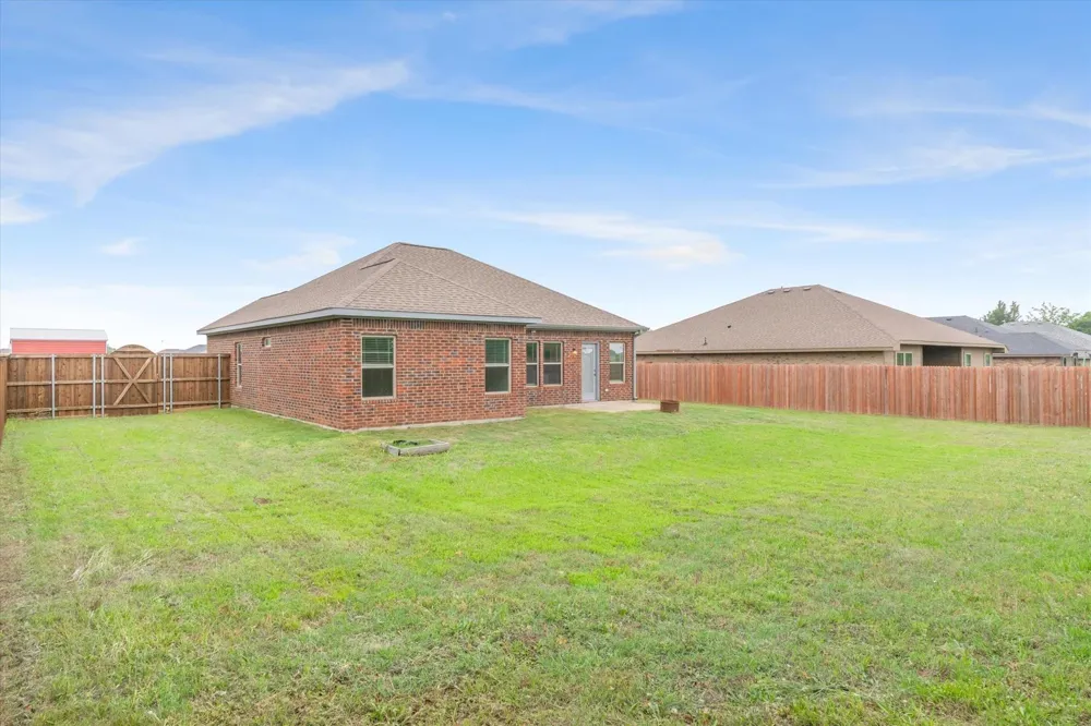 2422 Abigail Lane Mabank, TX 75147