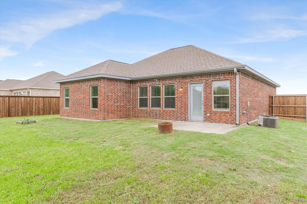 2422 Abigail Lane Mabank, TX 75147