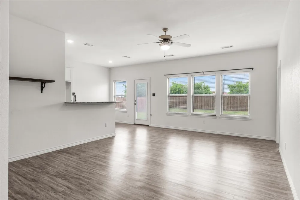 2422 Abigail Lane Mabank, TX 75147