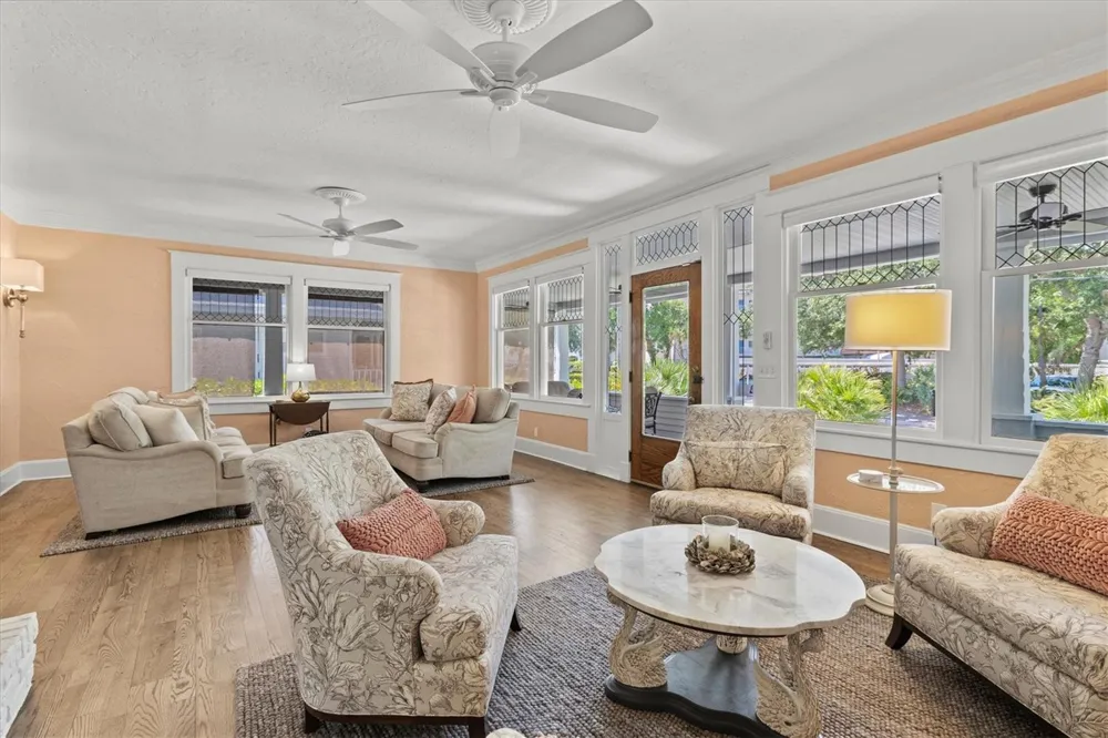 1523 1ST AVENUE W Bradenton, FL 34205