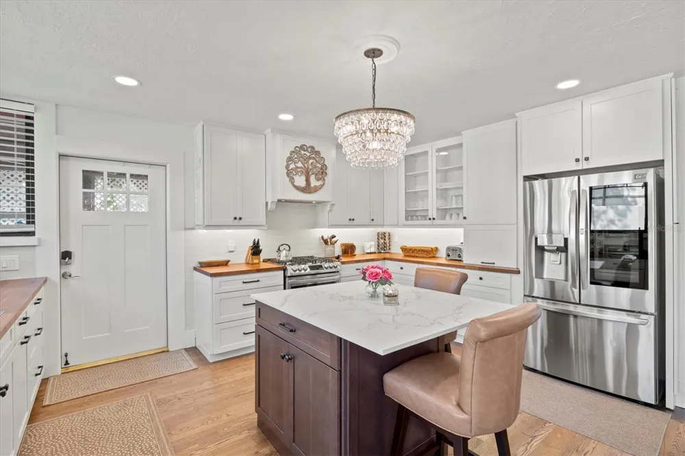 1523 1ST AVENUE W Bradenton, FL 34205