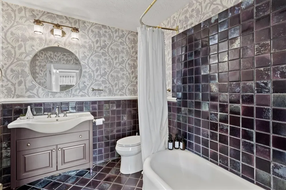 1523 1ST AVENUE W Bradenton, FL 34205