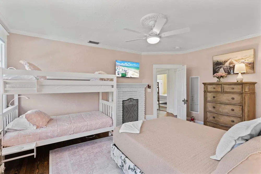 1523 1ST AVENUE W Bradenton, FL 34205