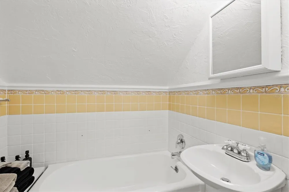 1523 1ST AVENUE W Bradenton, FL 34205